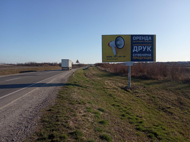 Щит 6x3,  М-06 Київ-Чоп, між з/д мостом і Кам'янополем, правий