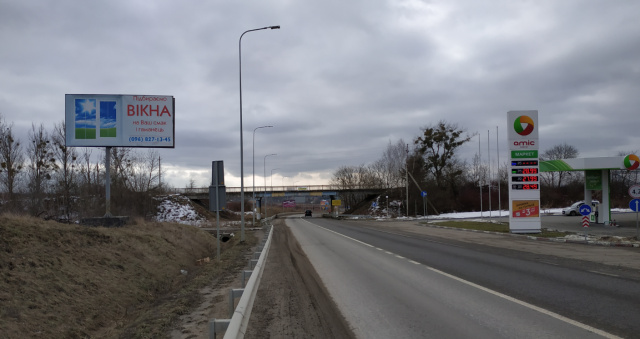 Щит 6x3,  Автодорога Львів-Пустомити, в'їзд в м. Пустомити, біля АЗС