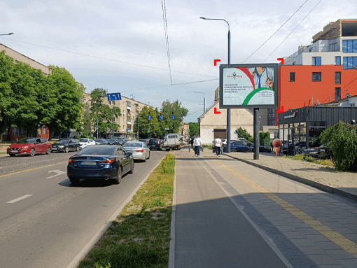 Скролл 2.3x3.14,  вул. Шевченка, 77 (біля зупинки),