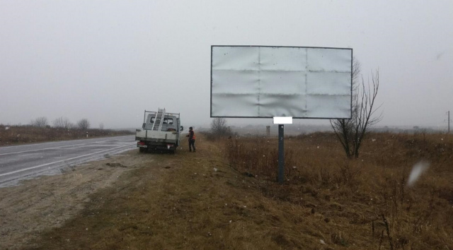 Щит 6x3,  Автодорога Львів-Краківець, перед Яворовом, правий