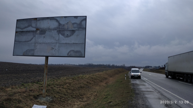 Щит 6x3,  М-06 Київ-Чоп, між з/д мостом і Кам'янополем, лівий